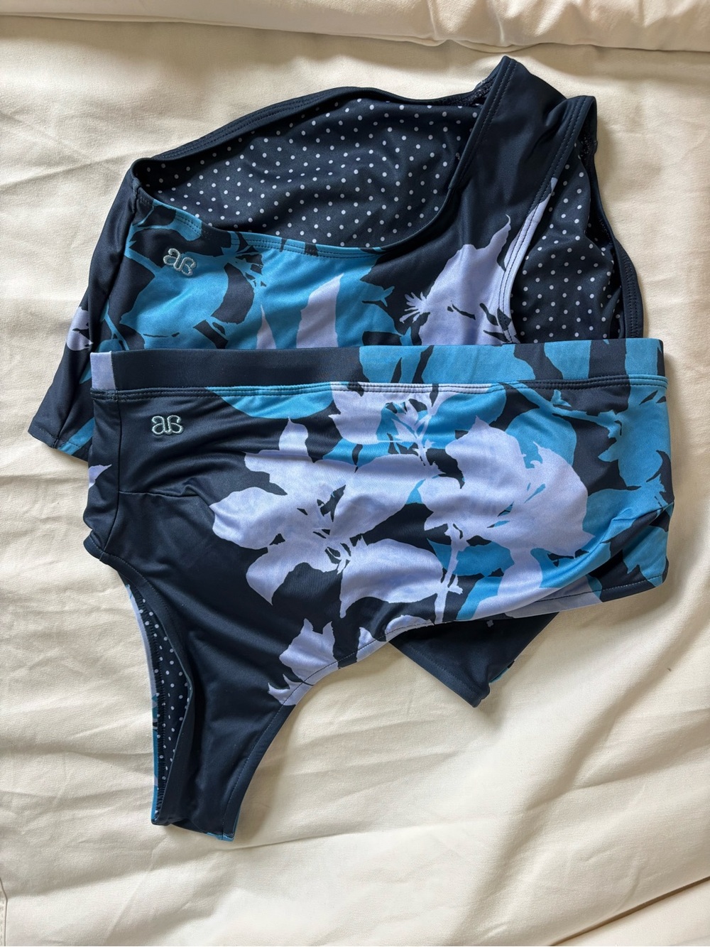 Albion hibiscus icon swim crop and bottoms Floral Set in Navy and Lilac - medium - Picture 4 of 7